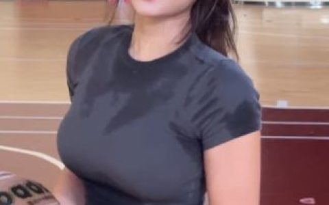 如何访问月球造梦家微博？她的社交动态一览无遗