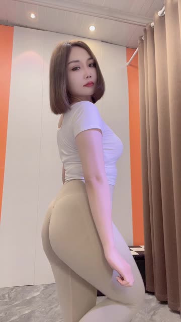 玲儿超甜经典后背摇舞蹈,她的热舞动作解析