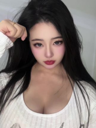 软糖熊露脸照片，颜值被粉丝热议