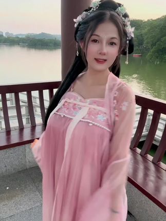 脑婆睡醒啦微密圈作品赏析,探寻她独特的艺术风格