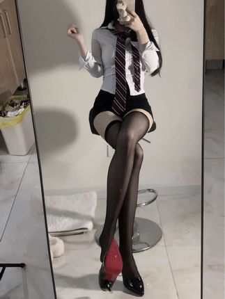 小芋泥y真人颜值如何，粉丝们对她的真实形象有何评价？