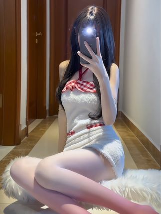 抖音猫梨梨cc微密圈的时尚照片,她的穿搭有何独特之处?