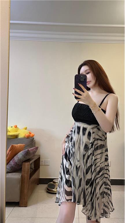 玫桃泡芙纯情女高风格写真,让粉丝一见倾心