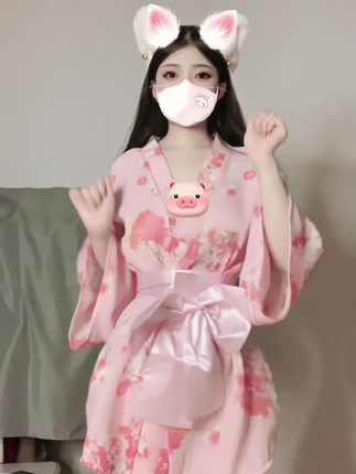 小芋泥yyy的时尚造型赏析，她的穿搭如何引领潮流？