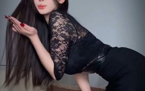 CC小微微至尊版舞蹈微博集锦，观看她的独特舞蹈风格与表现