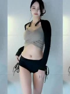 网易CC丸子超凶的至尊版定制舞蹈,如何查看最新资源?