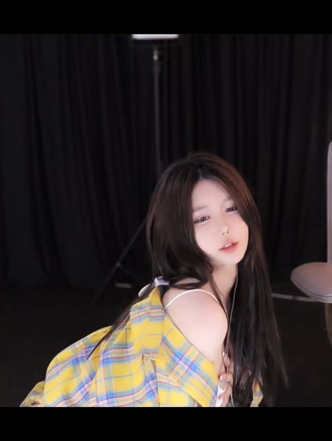 Bigo垚曦宁依纯椅子舞表演,看她们如何玩转椅子舞蹈