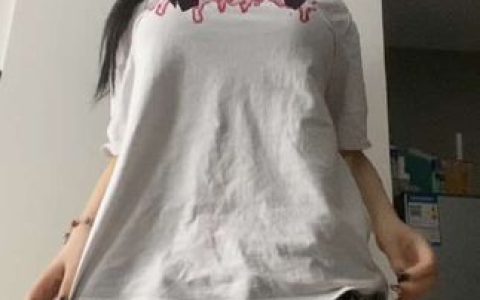 cc甜瓜瓜露胸舞蹈视频，舞姿与创意如何打动粉丝？