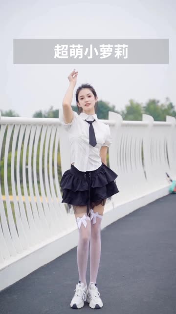 桃诗诗透明装舞蹈秀的独特魅力,了解她的透明装舞蹈如何成为话题