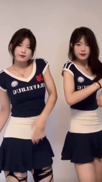 CC欣彤至尊版舞蹈奶牛装奶牛装的舞蹈魅力，欣彤至尊版奶牛装舞蹈挑战