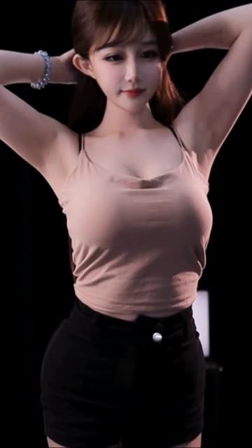 网易CC蜡笔小丸子加特林热舞，视频为何吸引数万观看？