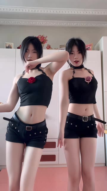 CC欣彤镜子舞微博镜子舞蹈热潮再度来袭,欣彤镜子舞的微博爆红时刻