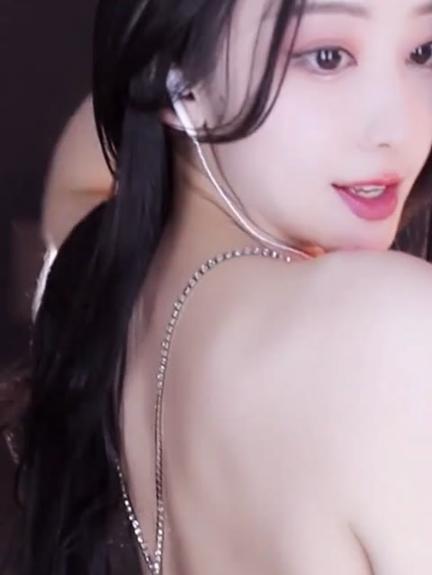 Bigo垚曦跳舞与表演的完美结合，如何理解她的舞蹈风格