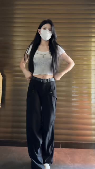 网易CC小吴同学的黑丝皮裙舞蹈热议,她如何驾驭性感与优雅?