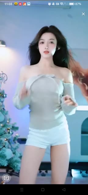 CC雪梨定制热舞完整版，她如何展现极致的舞蹈表演？