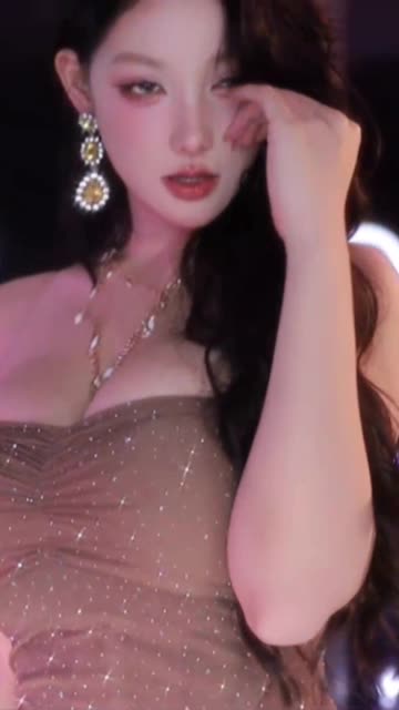 网易CC蜡笔小丸子加特林舞蹈合集,她的热舞为何引发热议?