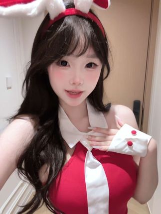 灰灰娜在舞蹈中表达的情感层次，从动作到氛围的层层递进