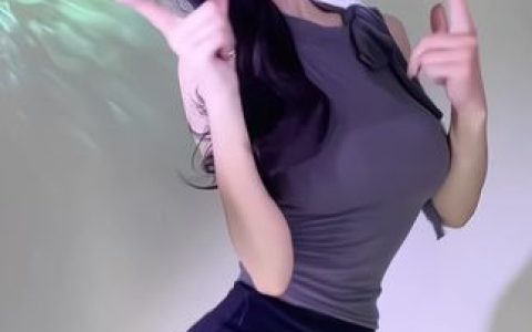 奶尤网易CC圣诞特别热舞，她的节日表演为何惊艳？