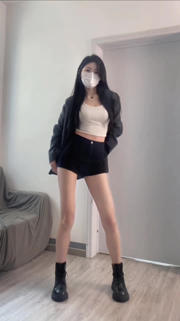 网易CC直播间中的小吴同学特别环节,如何参与独家互动?