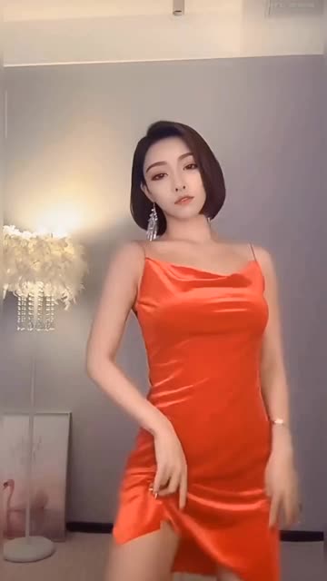 网易CC小燃燃直播现场,她的动感舞蹈为何受追捧?