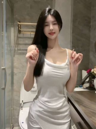 果果超哇塞呀红色战衣舞蹈视频,粉丝为何对这一造型赞不绝口?