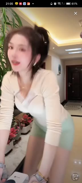 网易CC雪梨定制热舞合集，从直播到定制舞蹈的精彩回放