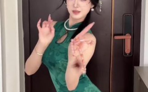 果果超哇塞呀红色战衣舞蹈解析，为何这一造型成粉丝最爱？