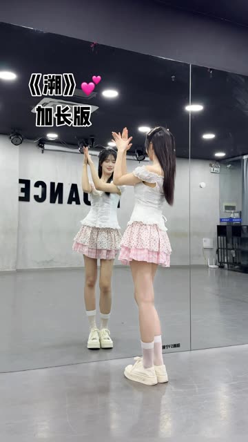 CC直播椰羊妹妹的舞蹈新动态,她的直播与粉丝互动如何保持热度?