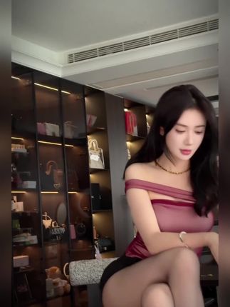 果果超哇塞呀红色战衣舞蹈视频,粉丝为何对这一造型赞不绝口?