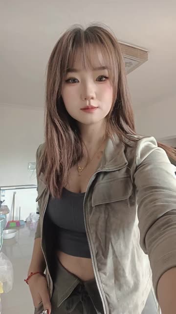 网易CC小微微动态更新,她的最新动态和粉丝互动方式