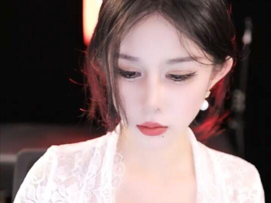 奶尤网易CC最新舞蹈合集，如何观看她的完整作品？