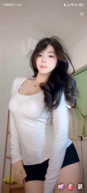 CC耶耶大摆锤舞蹈全集,她的作品如何走红网络?