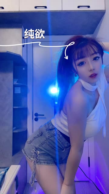 快手雪儿baby护士装舞蹈走红,角色扮演的魅力何在?