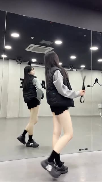 CC直播椰羊妹妹高端定制热舞,专属内容如何提升粉丝体验?