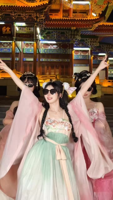 CC直播椰羊妹妹高端定制热舞,专属内容如何提升粉丝体验?