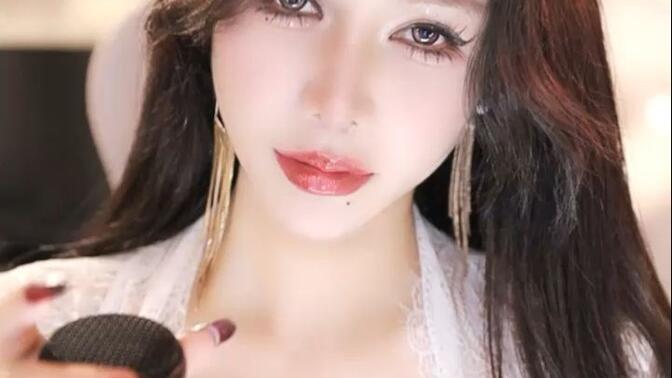 网易CC奶尤与西瓜对比,听说她比西瓜还大是真的吗?