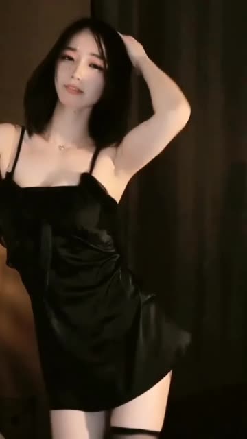 虎牙刘钞钞动感光波舞步,她的动作为何如此流行?