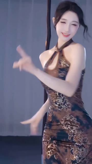 CC蜡笔小丸子直播热舞合集,她的表演为何让粉丝如此喜爱?