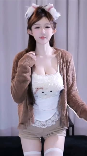 网易CC蜡笔小丸子加特林热舞，视频为何吸引数万观看？