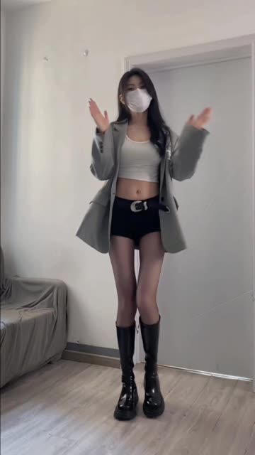 网易CC直播间中的小吴同学特别环节,如何参与独家互动?