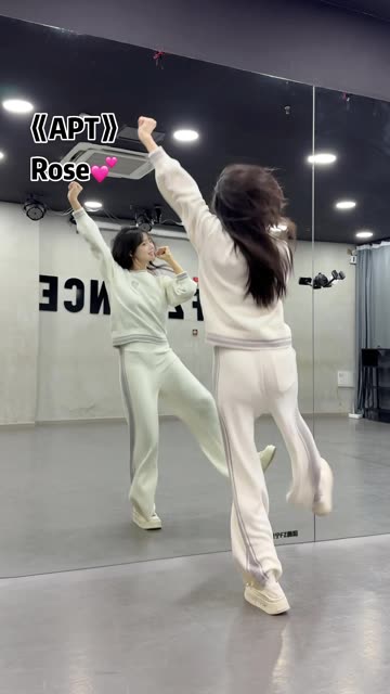 网易CC椰羊妹妹土豪千元舞蹈表演,体验定制舞蹈的独特魅力