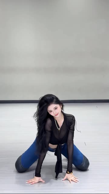 CC小吴同学性感舞蹈的独特吸引力，如何打动观众的心？