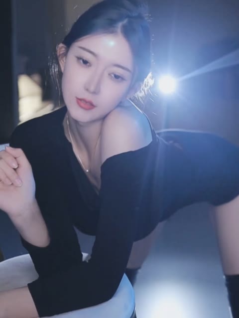 Bigo垚曦跳舞与表演的完美结合，如何理解她的舞蹈风格