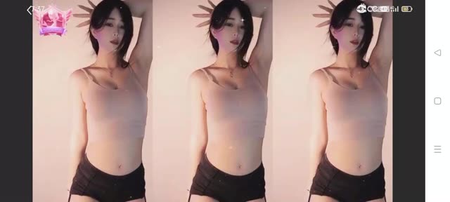 短腿微宁大长腿热舞视频视觉冲击力强，微宁热舞新风潮