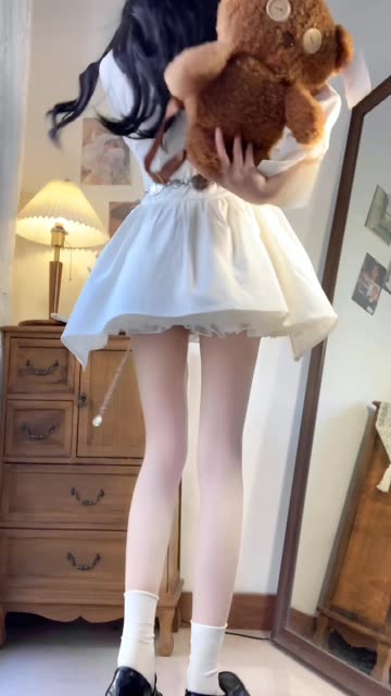 桃诗诗最新舞蹈表演合集,汇集她最新发布的舞蹈作品