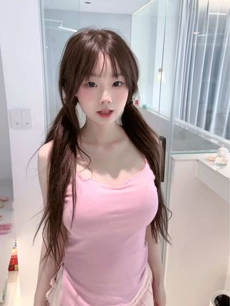 灰灰娜在舞蹈中表达的情感层次，从动作到氛围的层层递进