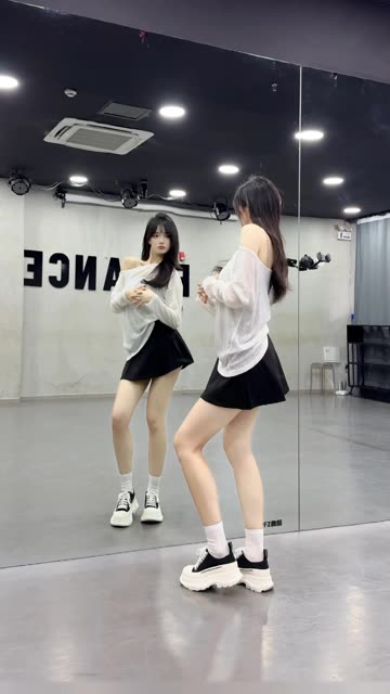 网易CC椰羊妹妹土豪千元舞蹈表演,体验定制舞蹈的独特魅力