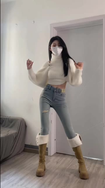 网易CC直播间中的小吴同学特别环节,如何参与独家互动?