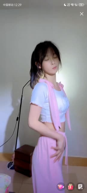 网易CC耶耶跳舞视频全集,如何欣赏她的经典表演?