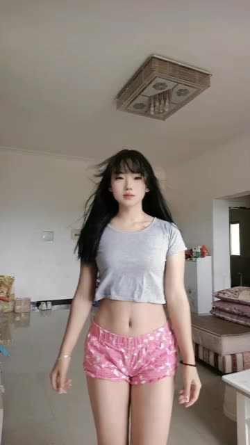 CC小微微至尊版最热舞蹈，看她如何通过舞蹈征服更多粉丝